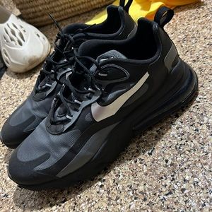 Nike React 270
